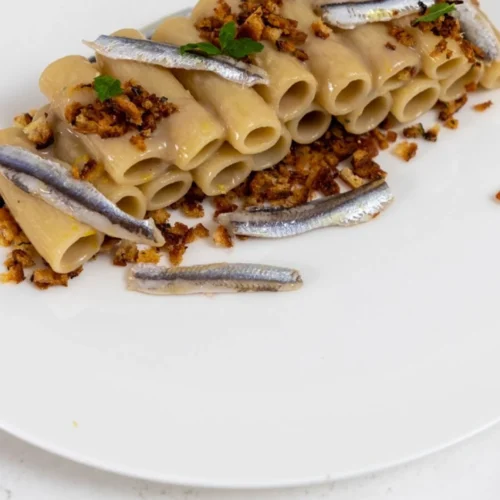 Ricetta di Rigatoni con burro e alici